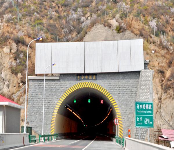 張家口張涿高速分水嶺隧道戶(hù)外廣告