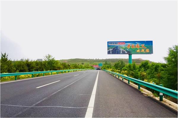 張承高速北京方向K2公里處塔牌